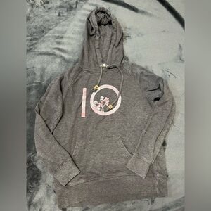 Size small ten tree sweater